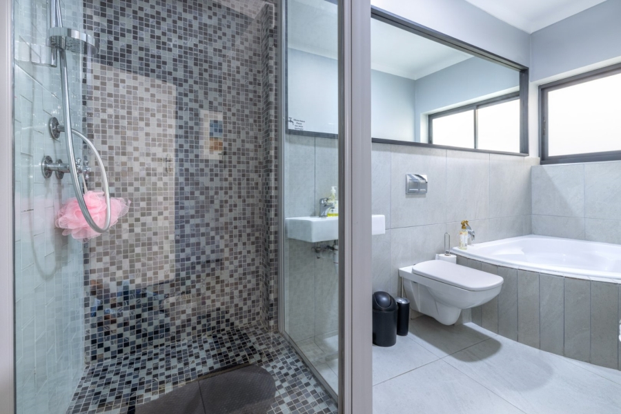 5 Bedroom Property for Sale in Jeffreys Bay Central Eastern Cape